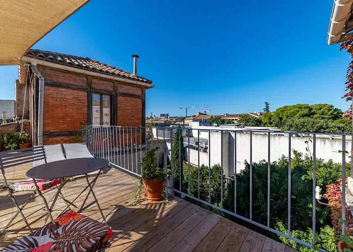 La Terrasse Suspendue Des Arenes - Une Nuit A Nimes
