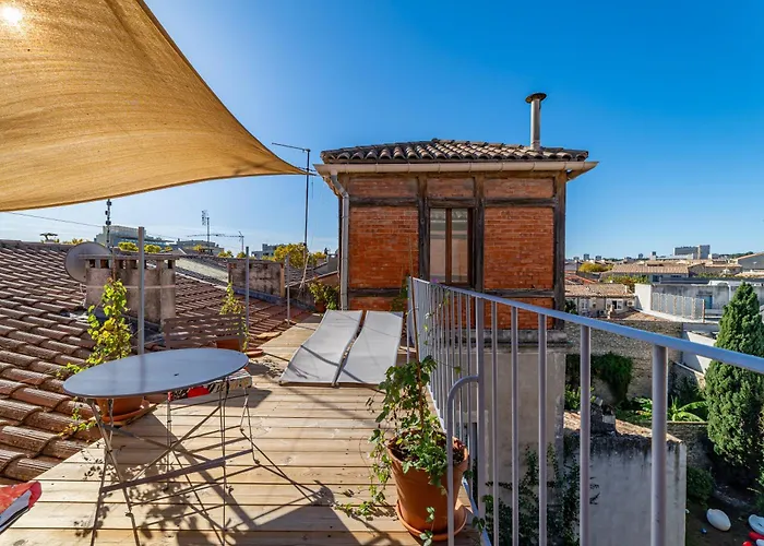 La Terrasse Suspendue Des Arenes - Une Nuit A Nimes