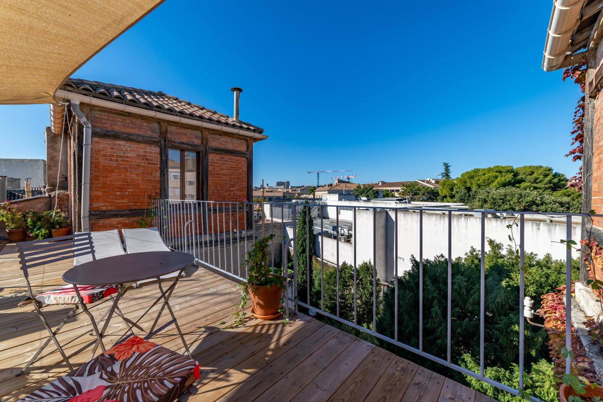 La Terrasse Suspendue Des Arenes - Nuit A Appartement Nîmes
